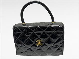 CHANEL Quilted Matelasse CC Logo Enamel Black Patent Leather Hand Bag